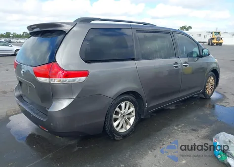 2011 Toyota Sienna Xle V6 Auto Access Seat z USA, uszkodzony, nr VIN 5TDYK3DC0BS053414